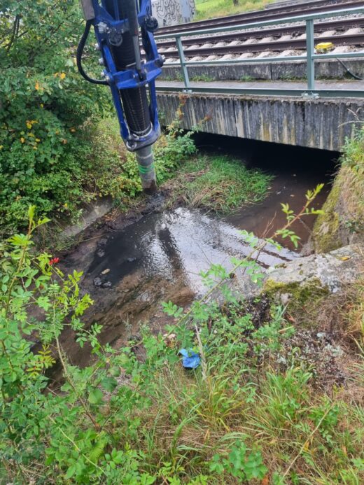Vorher, Ablagerungen von mehr als 20 Jahren galt es zu beseitigen und wieder einen sehr guten durch Fluss herzustellen.